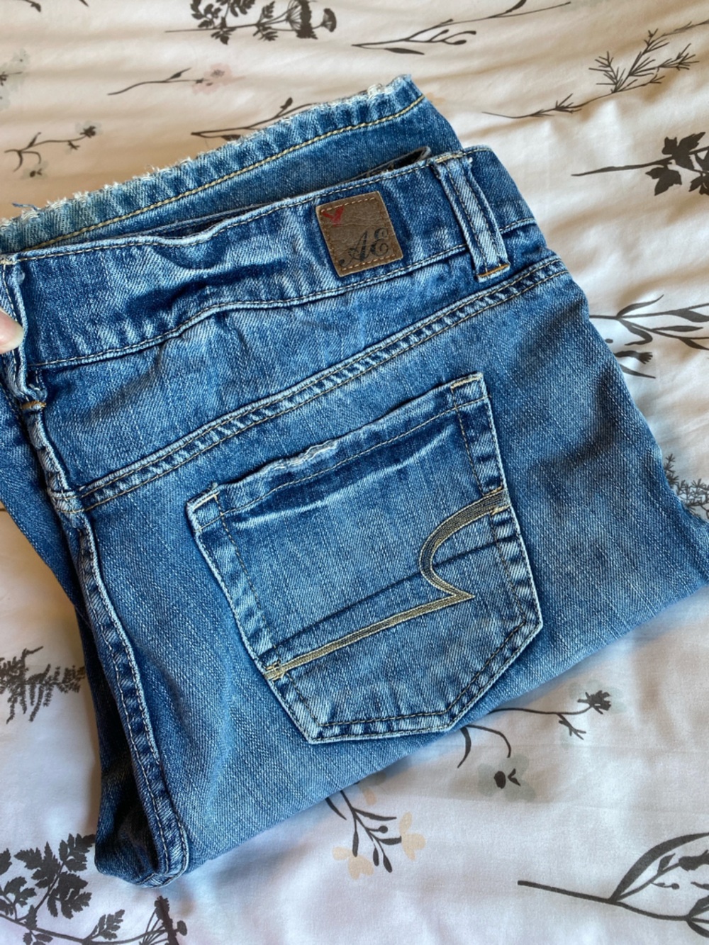 American Eagle Women's Medium Blue Favorite Boyfriend Jeans Size 12 Long - Picture 2 of 4